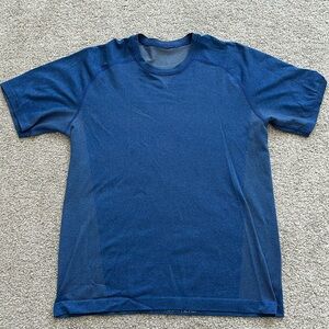Lululemon Metal Tech Vent Performance Short Sleeve Shirt Mens Size M Blue